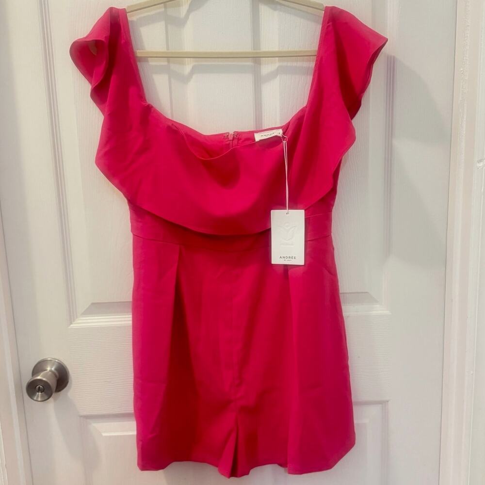 NWT Andree by Unit Hot Pink Shorts Romper Size‎ Large Off-Shoulder Ruffled